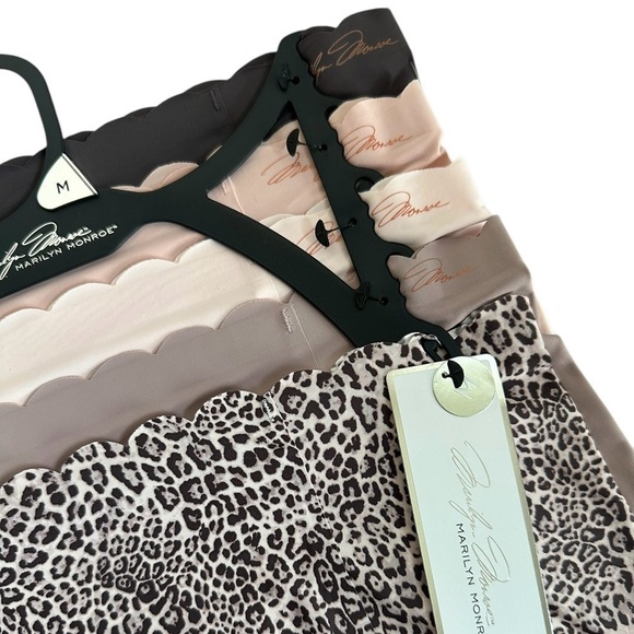 Marilyn Monroe 5-PK No-Show Panties - Picture 4 of 7